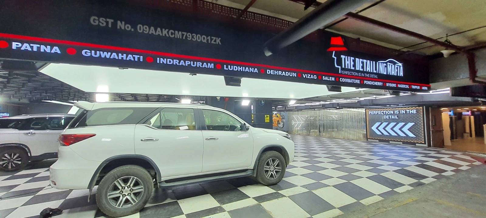 Car Detailing Service in DLF Mall of India, Noida